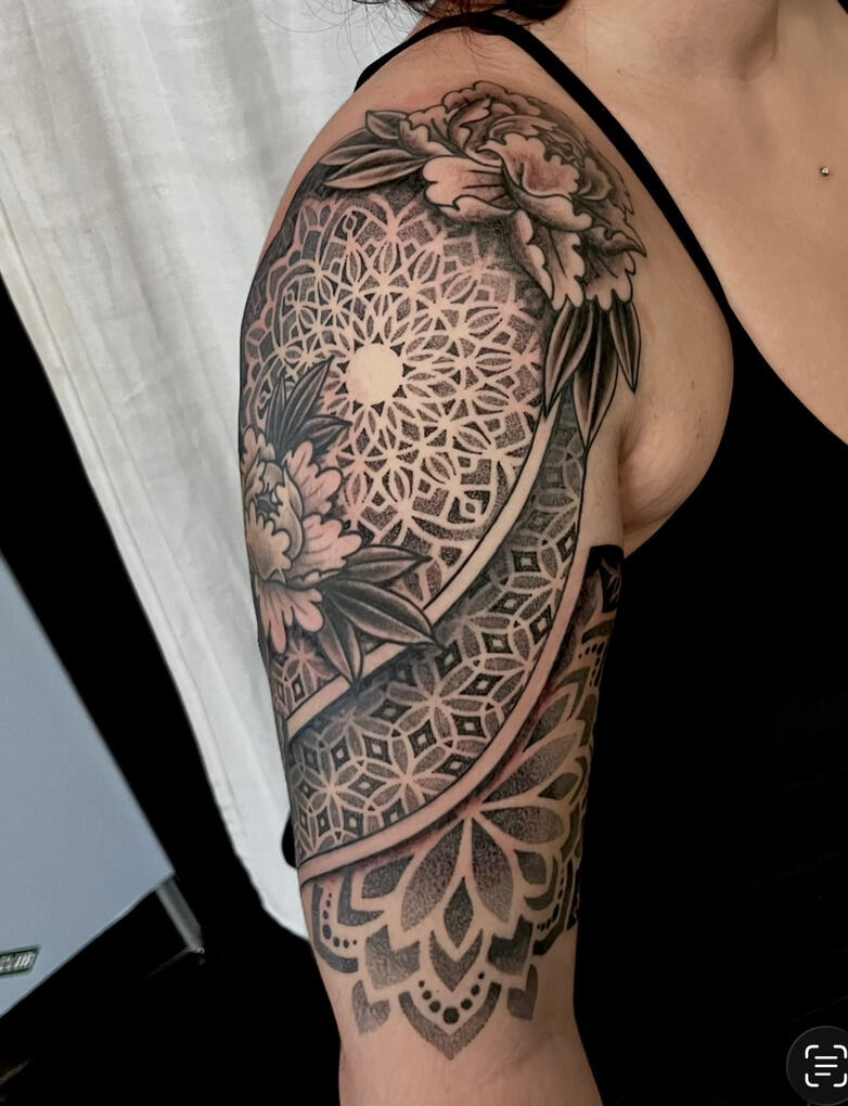 Tatuaggio ispirato dalle culture polinesiane